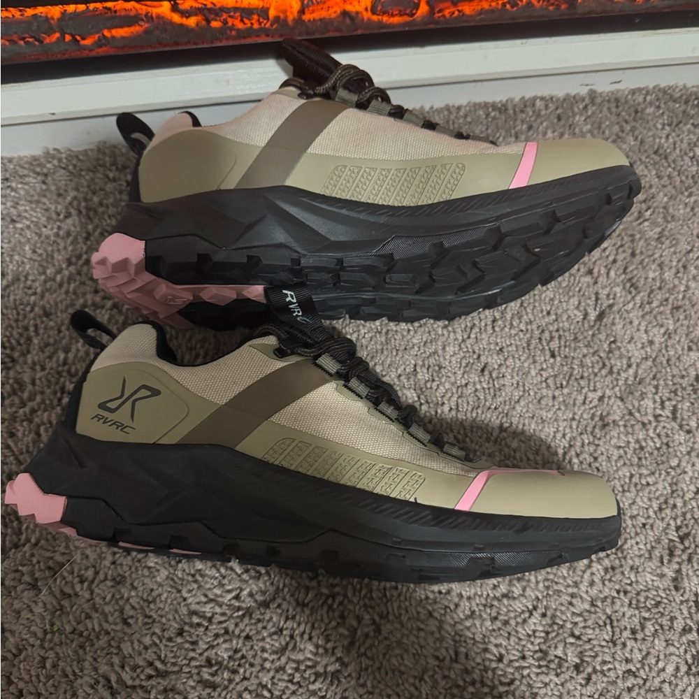 rvrc revolution race sneaker